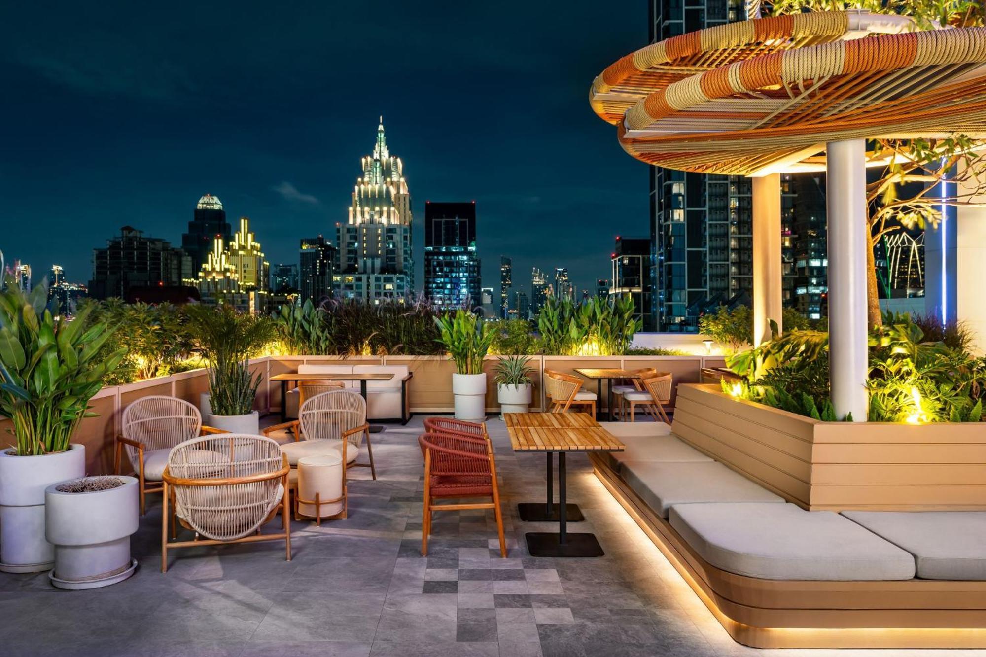 Moxy Bangkok Ratchaprasong Hotel Exterior foto