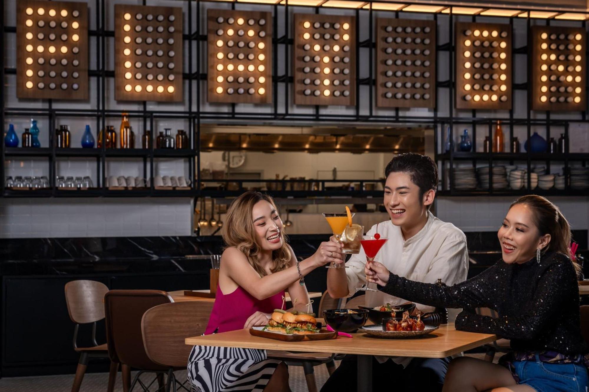 Moxy Bangkok Ratchaprasong Hotel Exterior foto